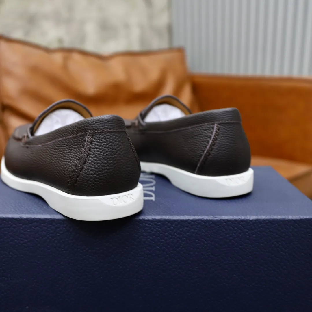 Ex-factory price: 540🙅‍♂️🙅‍♂️🙅‍♂️ Brand: Dior DIOR Standard code: Men's code 38/44 (45 can be customized) Grade: Same as the official website Material: Original cowhide stitching, cowhide lining, original TPU wear-resistant soft outsole Style categories: Leisure and sports version, footwear for driving, young fashion, European and American trends, British style Color: actual picture color
